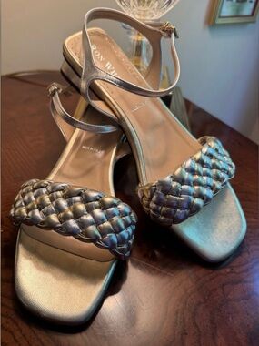 Elegant Ron White Two-tone Metallic Sandals 10M